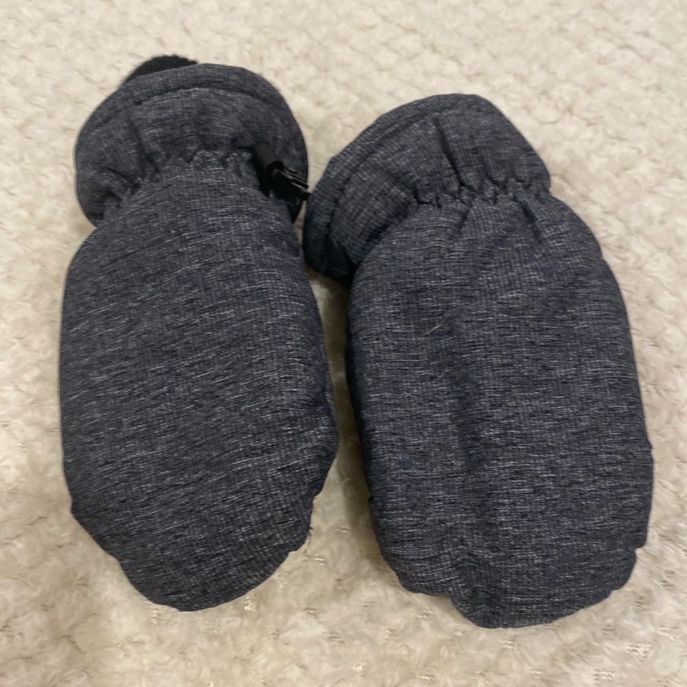 Gray with black lining 4t-5t mittens